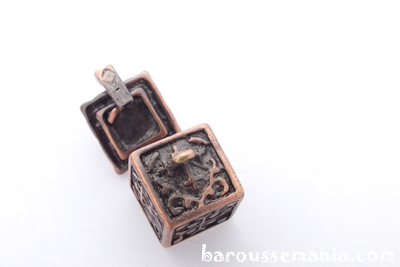 Jewelry pendant bronze red square box