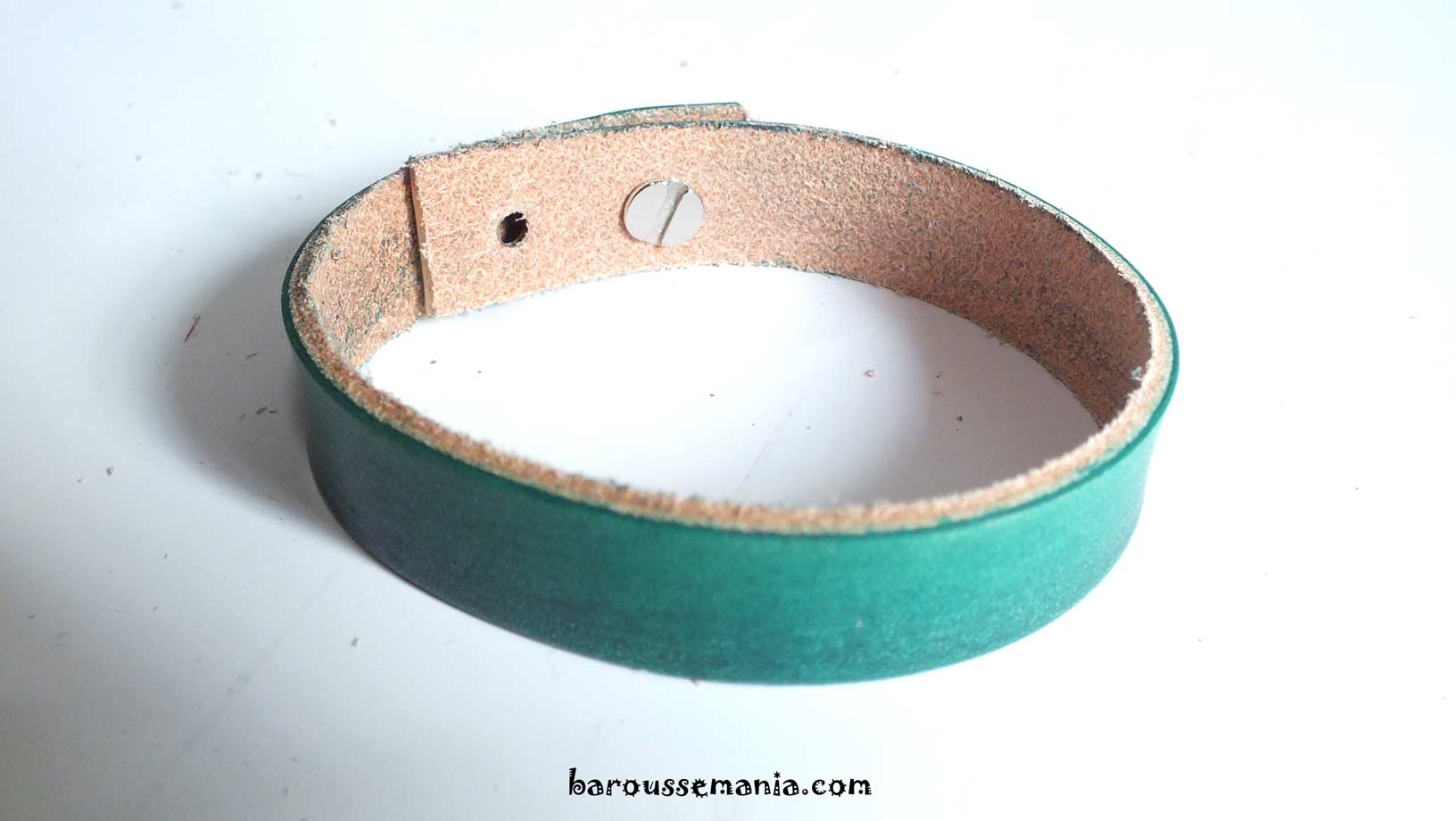 Bracelet en cuir vert sans inscription