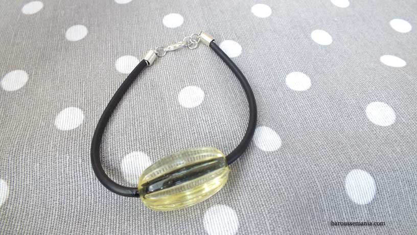 Bracelet fil souple noir perles transparante