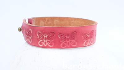 Bracelet en cuir frappÃ© modÃ¨le Papillon /Rose