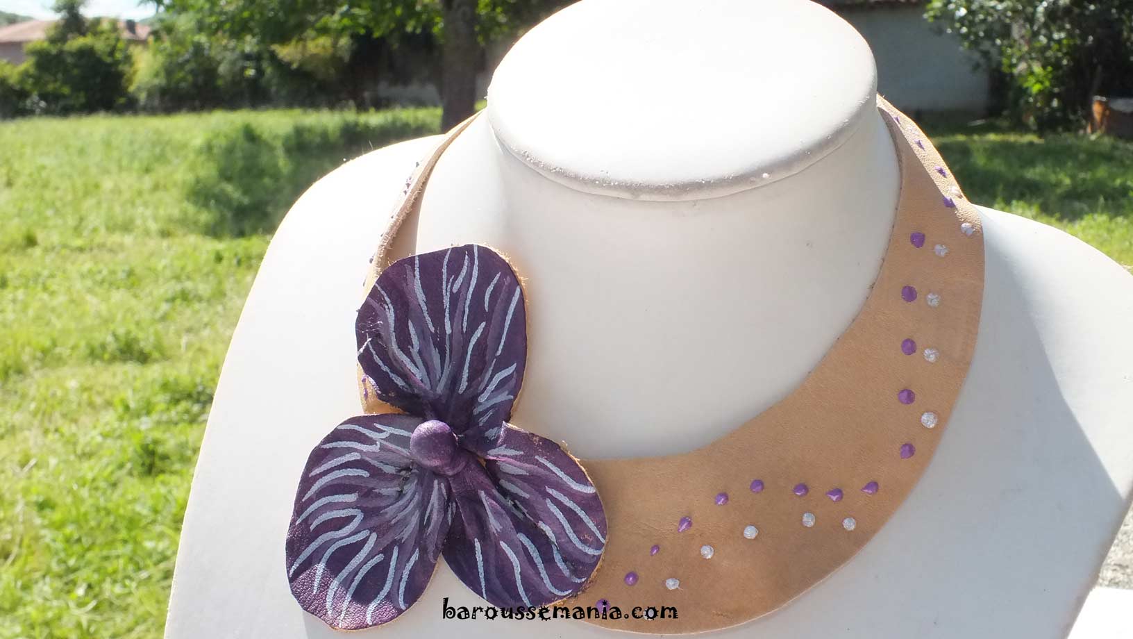 Collier cuir fleur violet COLR6