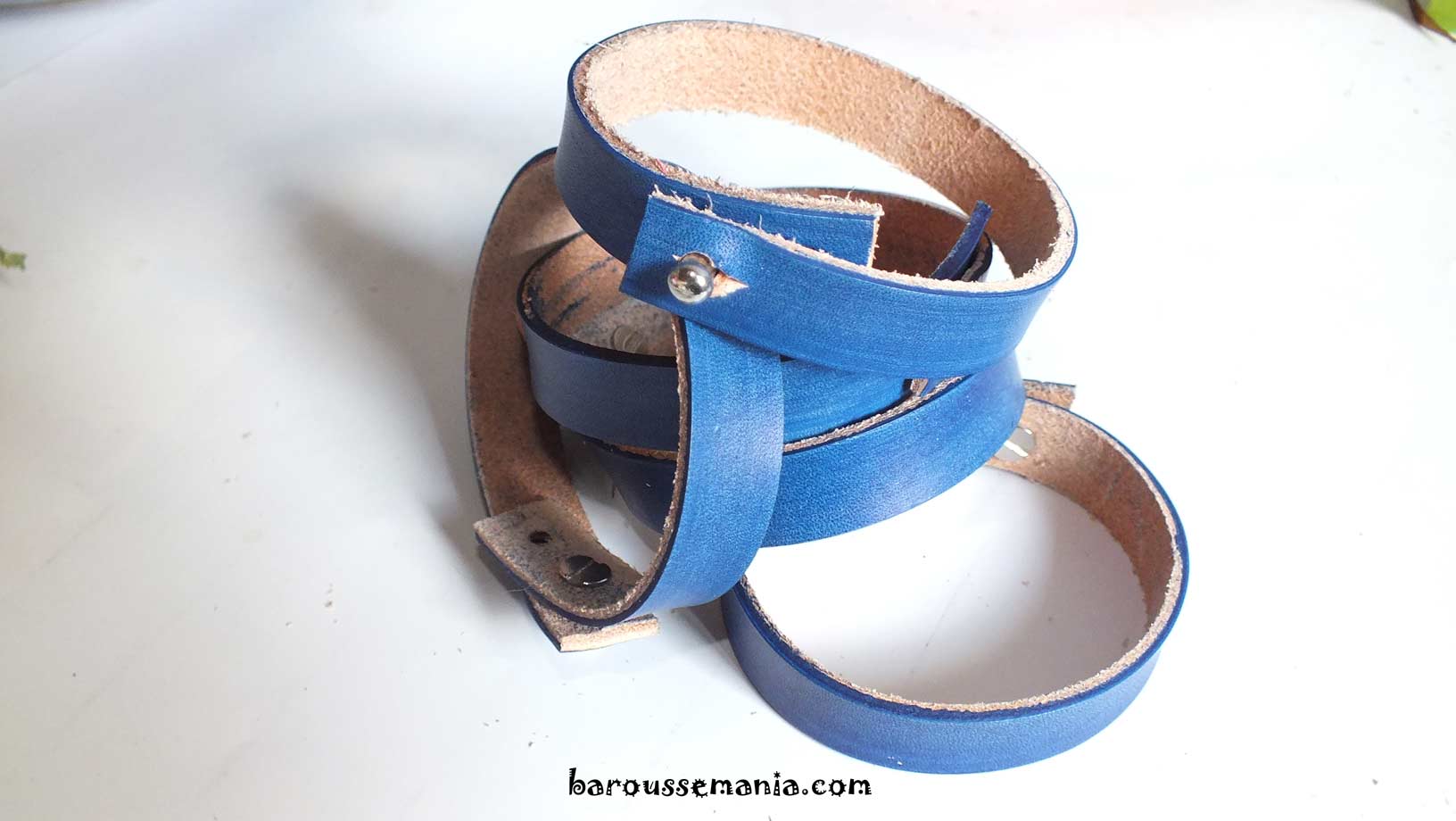 Lot de 5 bracelets en cuir bleu sans inscription