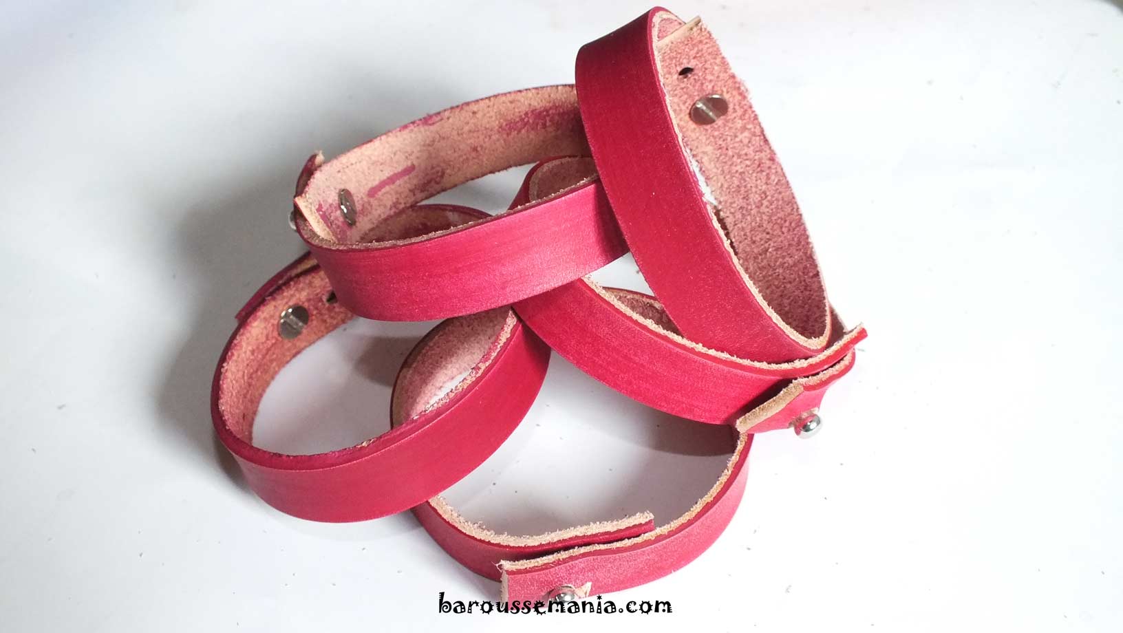 Lots de 5 Bracelets en cuir teintÃ© rouge sans inscirptionLots d