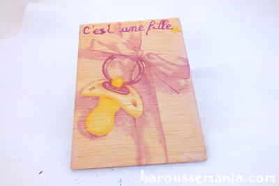 Carte postale en bois C\'est une fille sucette CP57