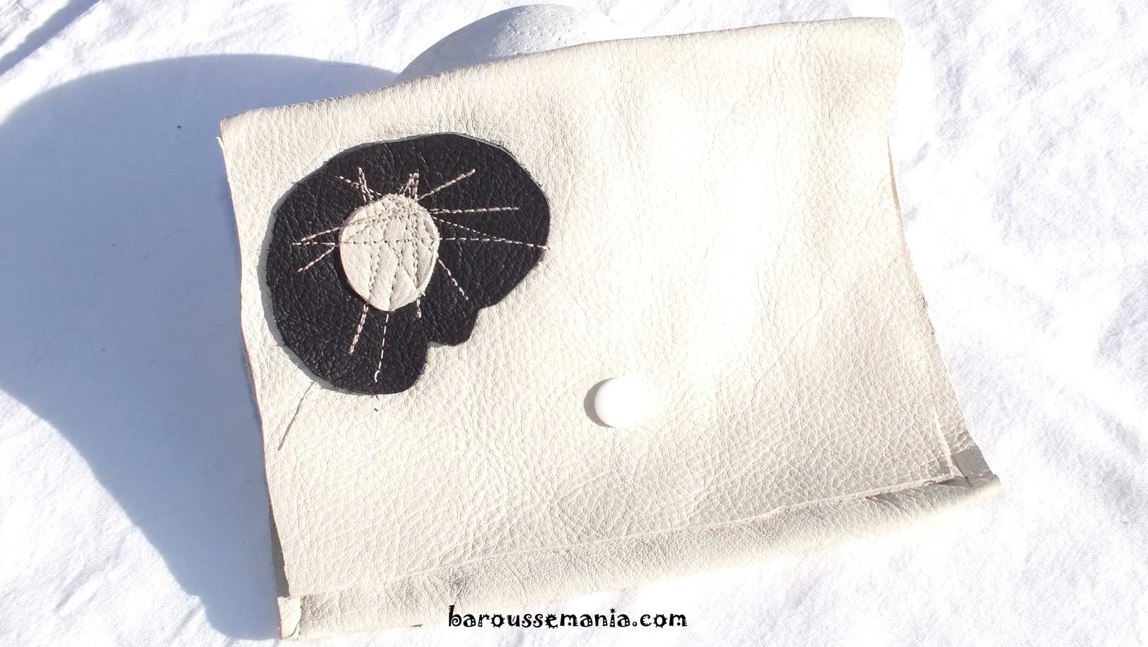 Trousse porte papier blanc motif fleuren cuir TROUS20